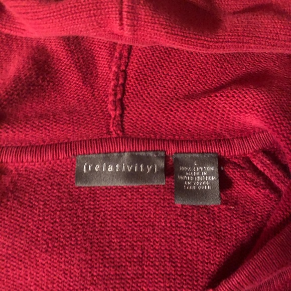 Ladies zip up  sweater with a hood - Picture 4 of 4